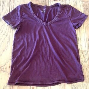 Aerie Red-Purple Slightly Distressed V-Neck Short Sleeve T-Shirt, size S
